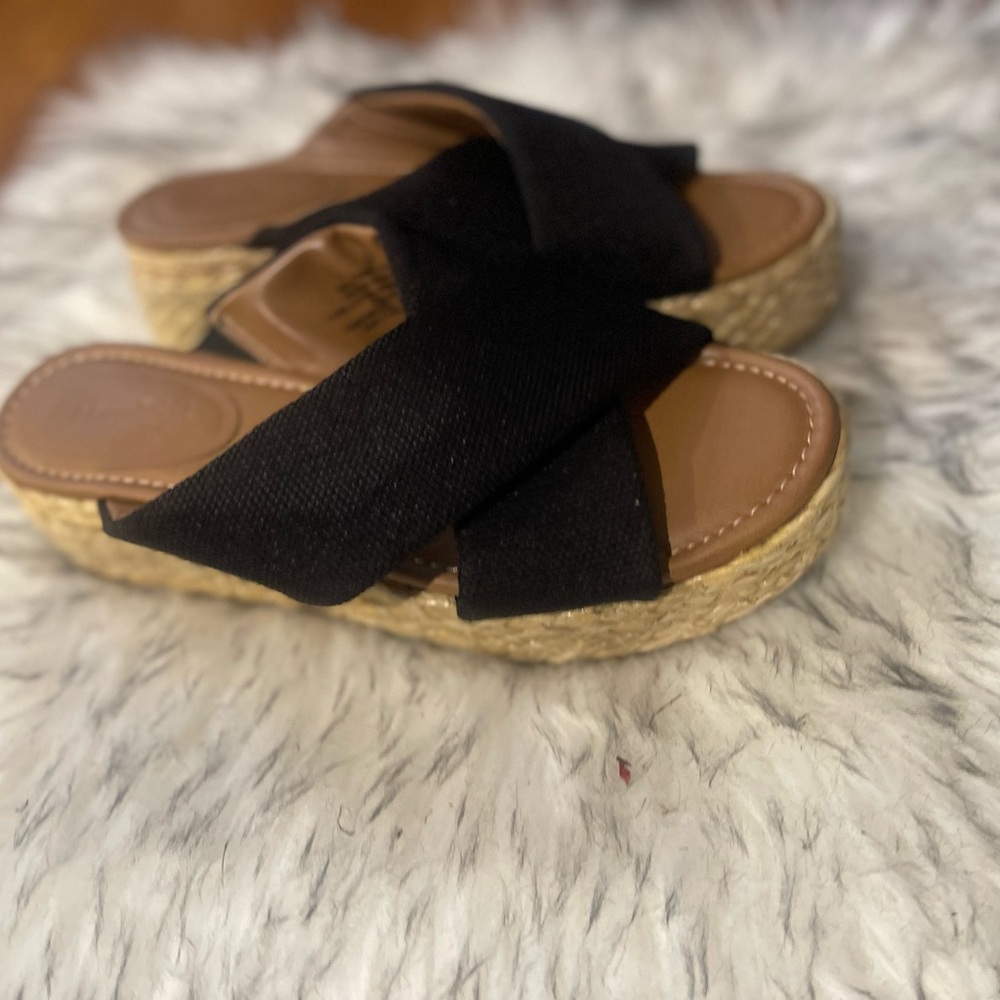 Women's black strappy platform wedge